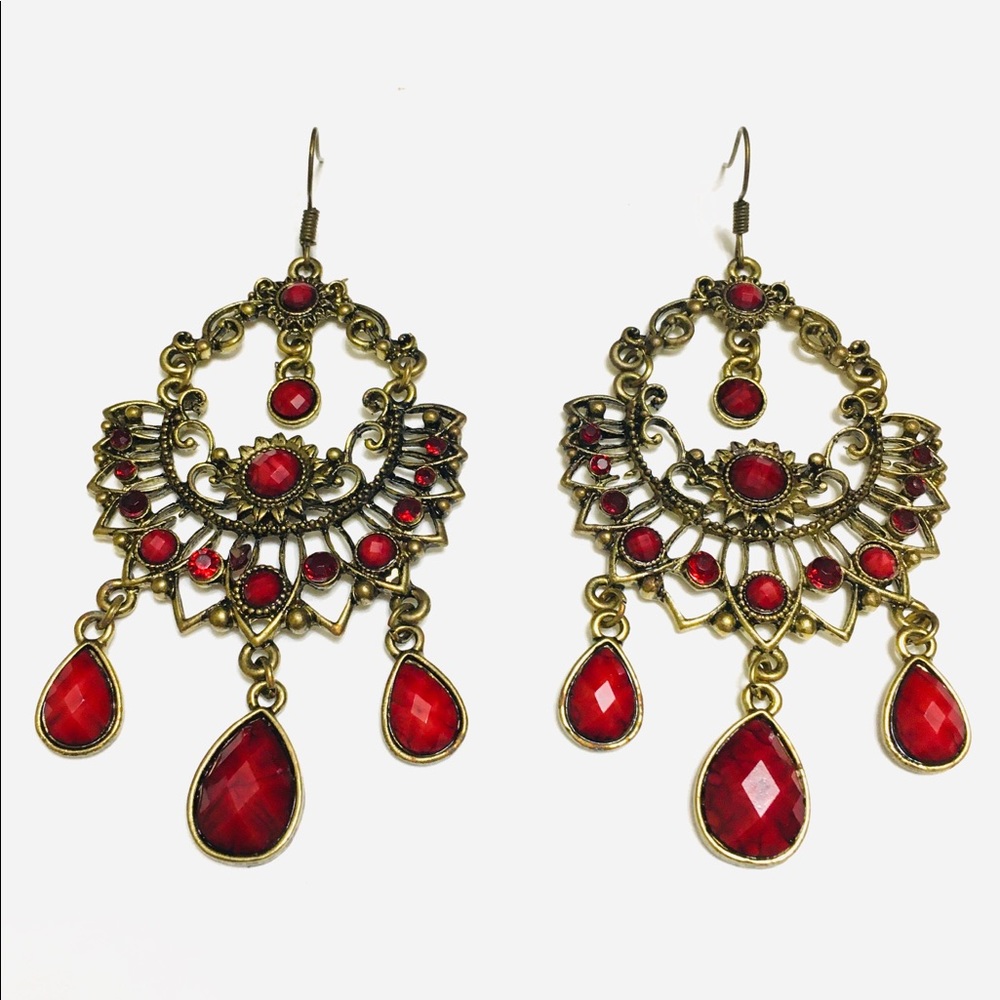 NWOT Vintage Dangling Gold and Red earrings
